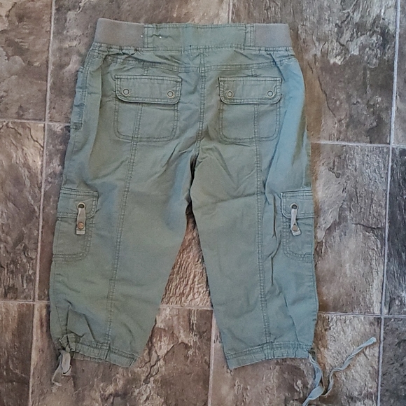 Cargo Capris - Picture 3 of 3